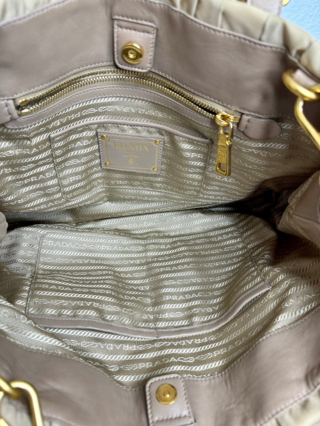 PRADA Tessuto Nylon Gaufre Tote Cammello