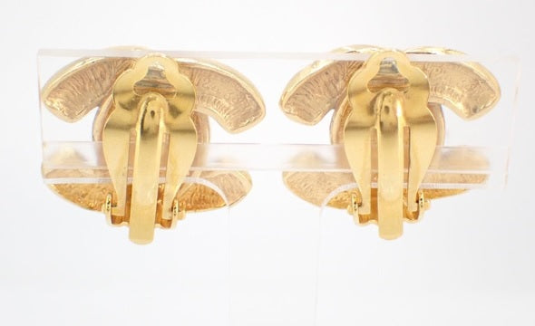 Chanel Vintage Classic (Precious Metal) Clip-on earring(s)